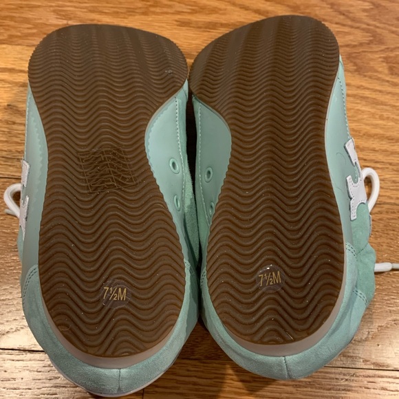 NIB! SOLD OUT! Tory Burch Tory Sneaker - Picture 4 of 5